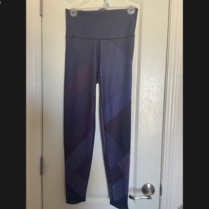 PELOTON WOMEN’S WITH LEGGINGS SIZE MEDIUM